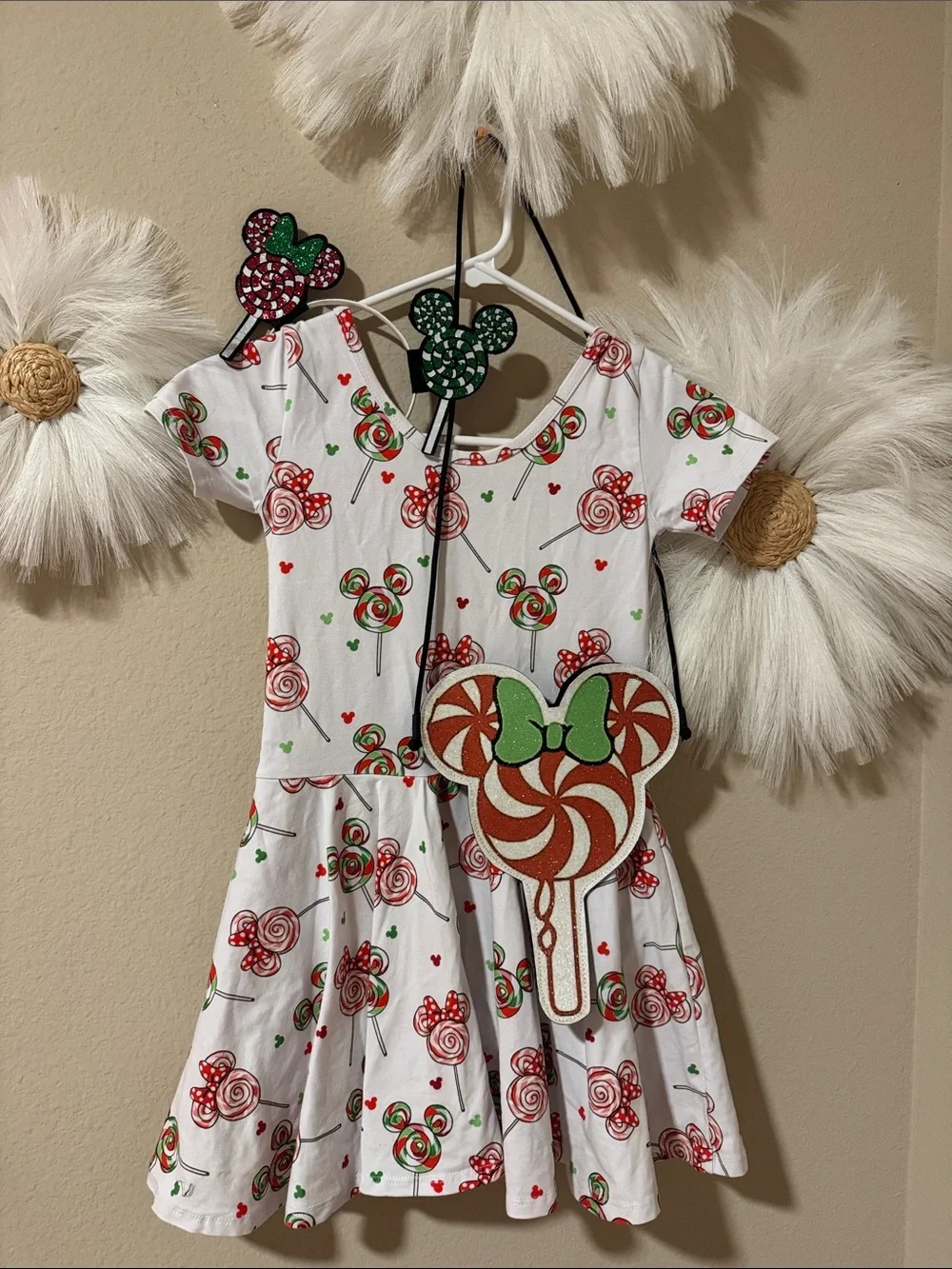 Disney Christmas dress - 11/12 Wild rich kids